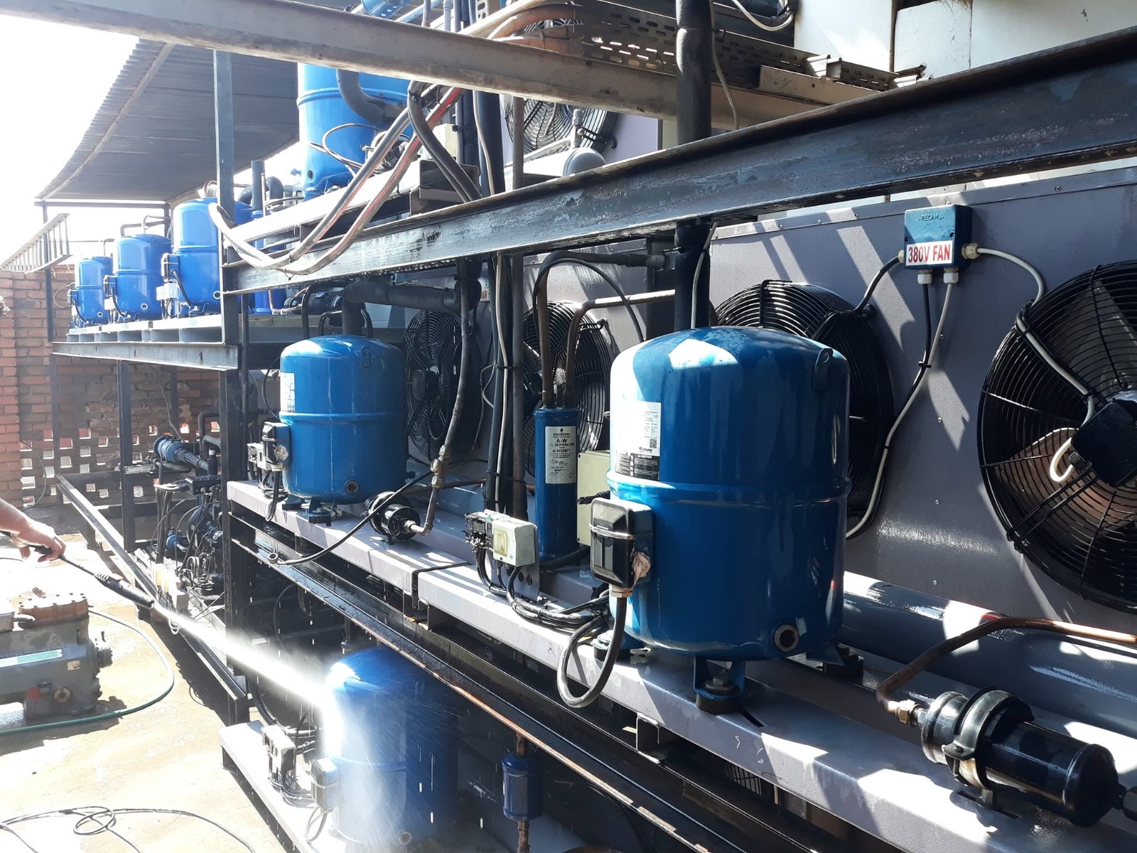 Commercial refrigeration equipment